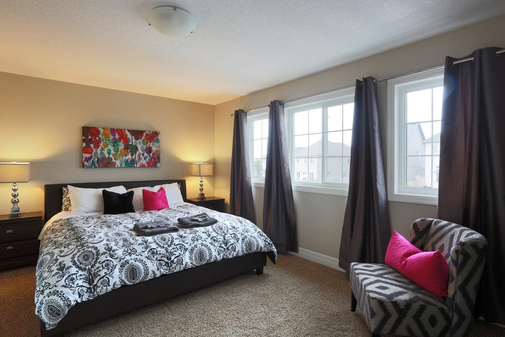 Boardwalk Homes - Executive Guest Rooms & Townhomes Kitchener Room photo