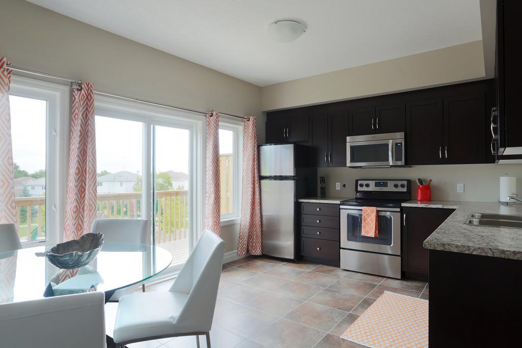 Boardwalk Homes - Executive Guest Rooms & Townhomes Kitchener Room photo