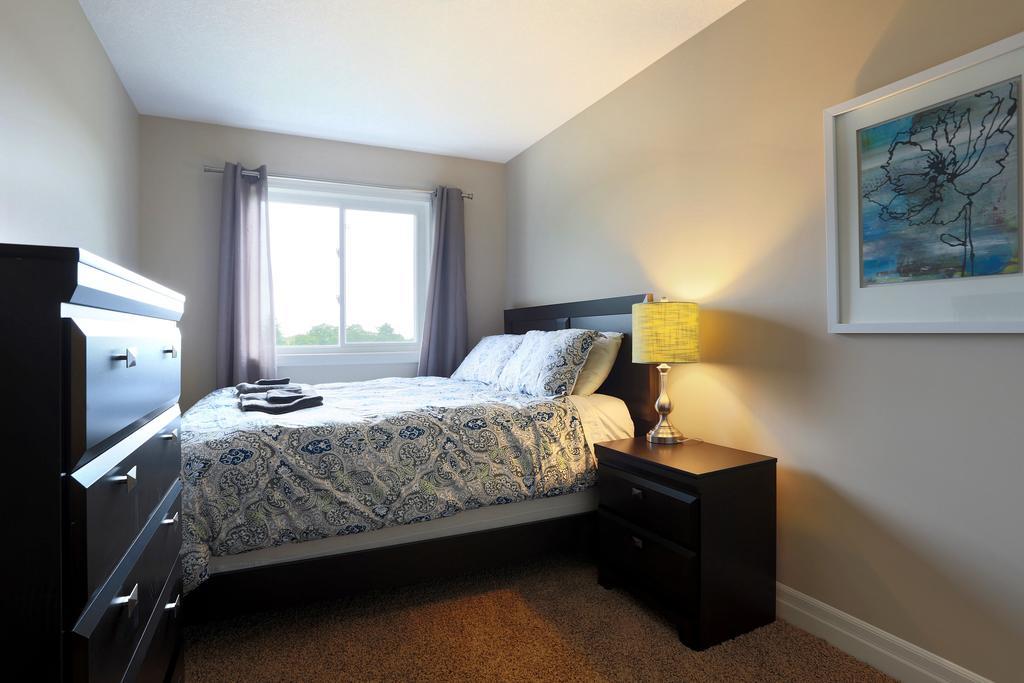 Boardwalk Homes - Executive Guest Rooms & Townhomes Kitchener Room photo