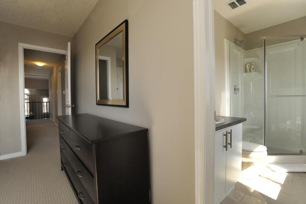 Boardwalk Homes - Executive Guest Rooms & Townhomes Kitchener Room photo