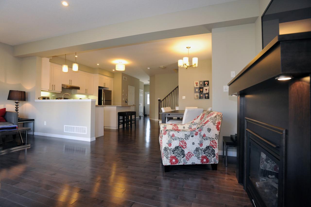 Boardwalk Homes - Executive Guest Rooms & Townhomes Kitchener Room photo